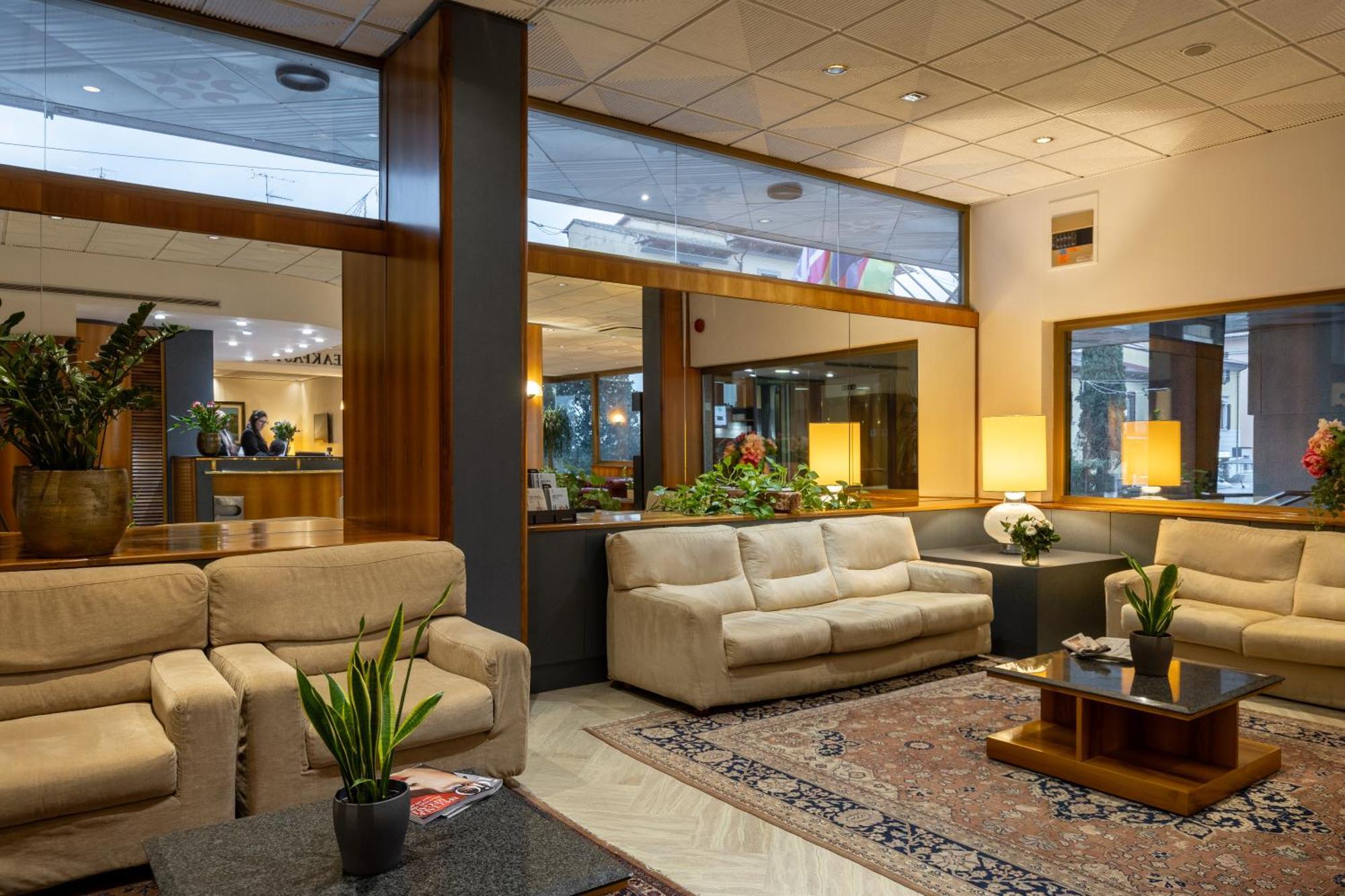 Hotel Minerva Arezzo Luaran gambar